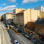 Margaret Boulevard Apartment - With Balcony